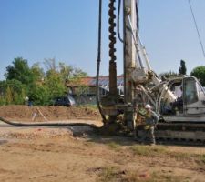 Un qui travaille et l'autre qui pose!