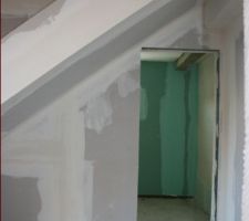 Porte qui mène au garage