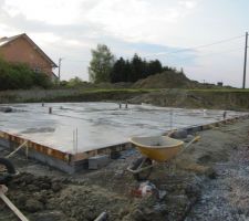 Dalle sous-sol vue de l'arri&egrave;re de la maison