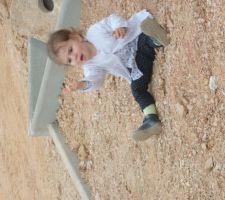 Lily joue chez les voisins d en face