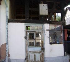 Ca y est! Apr&egrave;s 8 mois de rangement, de trajets &agrave; la d&eacute;chetterie, de nettoyage, on enl&egrave;ve enfin les portes et les fen&ecirc;tres! Depuis le d&eacute;but j'attendais ce moment! :)