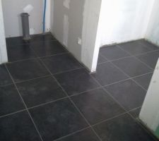 Une partie de la salle de bain et de la buanderie...