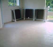 Sol termin&eacute;
la balustre pour le balcon en attente de pose