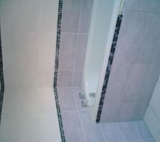 Salle de bain en cours de r&eacute;alisation
decor mozaic
faience parme et blanche