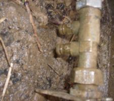 Installation SAUR, de l'eau jaillie de ces deux petits trucs quand j'ouvre l'eau...