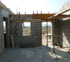 Vue vers porte de service (ouest)