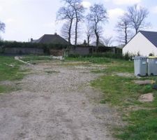 Terrain vu du chemin d'acc&egrave;s