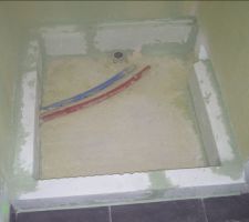 Pose encadrement pour receveur de douche;trappe visite au fond a droite.