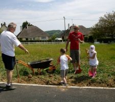 Accès chantier (décaissement de l'entrée charretière) avec ma petite famille