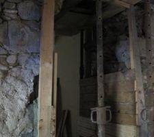 Ouverture du mur situé entre maison et la remise pour communiquer sacré travail surtout que le mur fait tt de même 1m20 de large