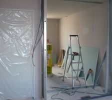 09/05/11 : placo étage - vue sur chambre 3