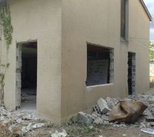 Ouverture de la porte ext&eacute;rieure de la cuisine, de la buanderie et de la fen&ecirc;tre de la cuisine