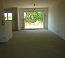 Chape coulée et sous couche de peinture.