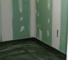 Plinthes salle de bains