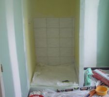 Receveur de douche pos&eacute;,je commence le carrelage.
