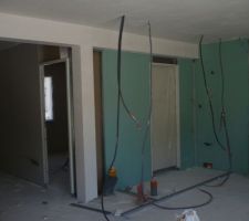 11/05/11 : Placo vue sur chambre 4 et salle d'eau