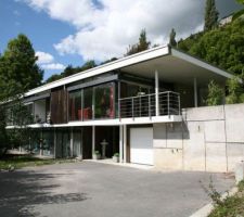 Vue de l'entrée de la villa