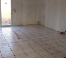 La pose du carrelage faite par mon zhom