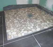 Nouveau carrelage de la douche à l'italienne