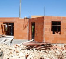 Préparation du plancher de l'étage.
Coulage prévu lundi 16 mai
Maison hors d'eau fin mai/début juin