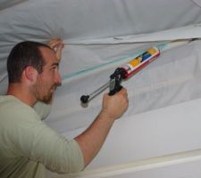 Le joint d'étanchéité est à poser avec application...à voir la concentration nécessaire !