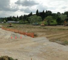 Vue sur l'entrée du lotissement (en bas à gauche)