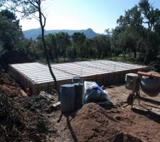 Mise en place des ourdis et poutrelles avant de couler la dalle