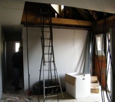 L'entr&eacute;e avec vu sur le couloir