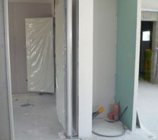 13/05/11 : Placo - vue sur chambre 4, placard ballon