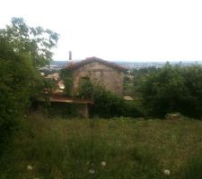 Vue depuis la 1ere terrasse
Vue plein Est
Photo prise depuis le coin Nord Ouest