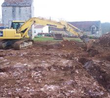 Le terrassement est en cours, des surprises arrivent...