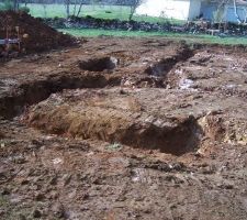 Des trous de 3 m&egrave;tres 50 ont &eacute;t&eacute; creus&eacute;s pour arriver &agrave; la roche, c'est l&agrave; qu'on appr&eacute;cie la qualit&eacute; du terrassier, et d'avoir sign&eacute; un contrat CCMI