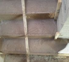 La premi&egrave;re marche de l'escalier en arrondie