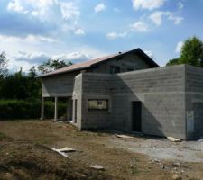 Peinture RAL 7016 sur les planches de rives et menuiseries ext&eacute;rieures.