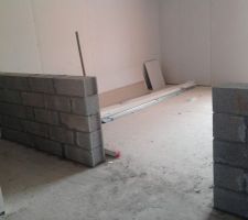 Le mur&ecirc;t qui s&eacute;parera  le salon du couloir.