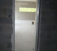20/05/11 : fin du placo - porte garage/cuisine