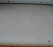 Appuis de fenêtre en pierre blanche du Portugal