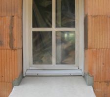 Appuis de fenêtre en pierre blanche du Portugal