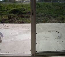 Baie vitrée donnant sur la terrasse