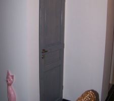 Lasure des portes du RDC gris béton