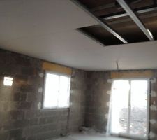 Faux-plafond de la chambre 1 du rez-de-chaussée