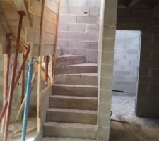 Escalier en partie d&eacute;coffr&eacute;