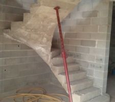 Escalier entièrement décoffré