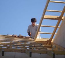 Les charpentiers ont pratiquement fini !