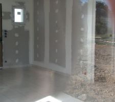 Carrelage terminé vue sur l' entrée