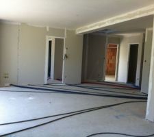 Sejour vu vers la chambre et garage
