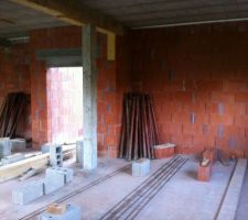 Maconnerie terminée.
Vue intérieur sur entrée
