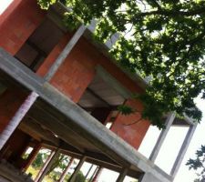 Maconnerie terminée.
Coffrage enlevés (sauf qqs poteaux)