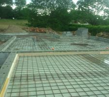 Chambre devant et salon,sejour,cuisine et celiier au fond