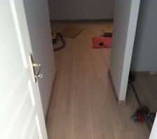 Parquet le notre chambre , un peu sombre , mais d'autres sont &agrave; venir...